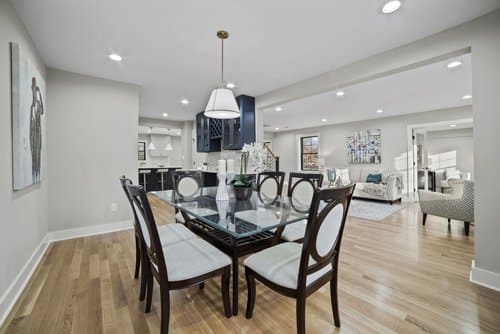 Crestwood Dr